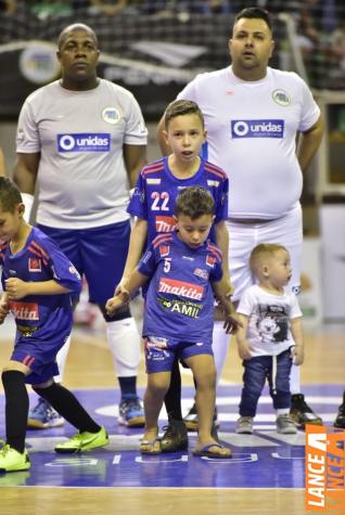 Falco, o Rei do Futsal, promoveu jogo festivo no Alcides Pan