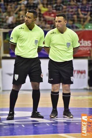 Falco, o Rei do Futsal, promoveu jogo festivo no Alcides Pan