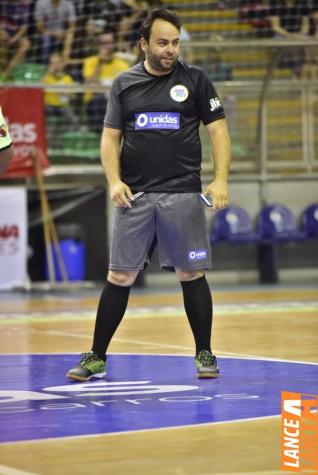 Falco, o Rei do Futsal, promoveu jogo festivo no Alcides Pan