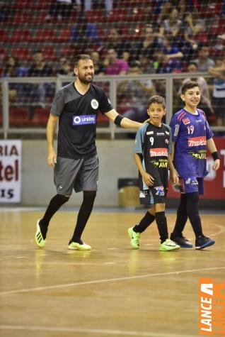 Falco, o Rei do Futsal, promoveu jogo festivo no Alcides Pan