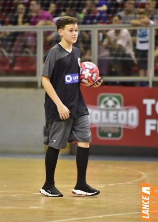 Falco, o Rei do Futsal, promoveu jogo festivo no Alcides Pan