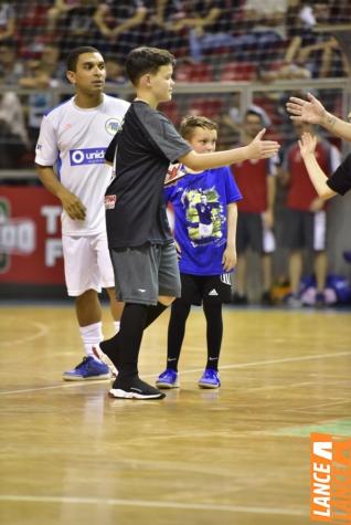 Falco, o Rei do Futsal, promoveu jogo festivo no Alcides Pan