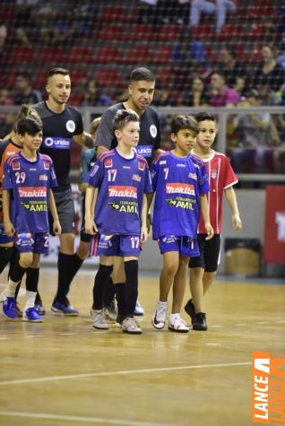 Falco, o Rei do Futsal, promoveu jogo festivo no Alcides Pan