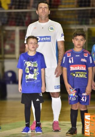 Falco, o Rei do Futsal, promoveu jogo festivo no Alcides Pan