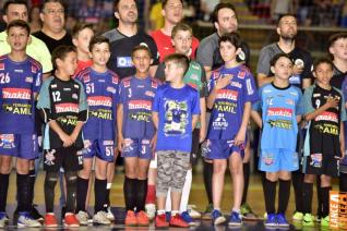 Falco, o Rei do Futsal, promoveu jogo festivo no Alcides Pan