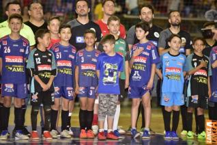 Falco, o Rei do Futsal, promoveu jogo festivo no Alcides Pan