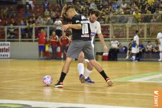 Falco, o Rei do Futsal, promoveu jogo festivo no Alcides Pan