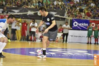 Falco, o Rei do Futsal, promoveu jogo festivo no Alcides Pan