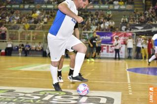 Falco, o Rei do Futsal, promoveu jogo festivo no Alcides Pan