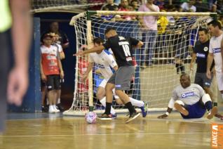 Falco, o Rei do Futsal, promoveu jogo festivo no Alcides Pan