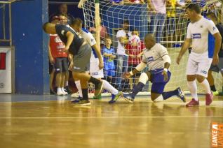 Falco, o Rei do Futsal, promoveu jogo festivo no Alcides Pan