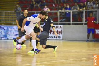 Falco, o Rei do Futsal, promoveu jogo festivo no Alcides Pan