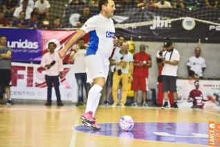 Falco, o Rei do Futsal, promoveu jogo festivo no Alcides Pan