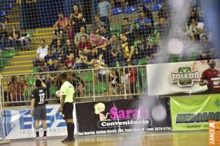 Falco, o Rei do Futsal, promoveu jogo festivo no Alcides Pan