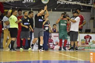 Falco, o Rei do Futsal, promoveu jogo festivo no Alcides Pan