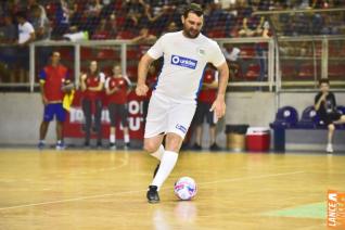 Falco, o Rei do Futsal, promoveu jogo festivo no Alcides Pan