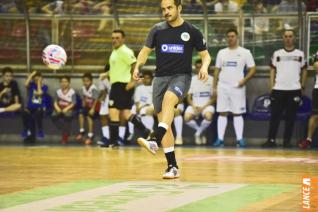 Falco, o Rei do Futsal, promoveu jogo festivo no Alcides Pan