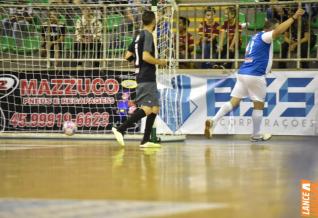 Falco, o Rei do Futsal, promoveu jogo festivo no Alcides Pan