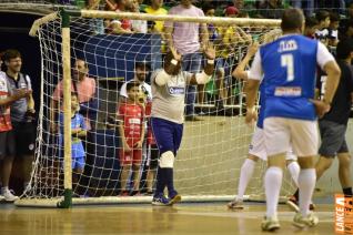 Falco, o Rei do Futsal, promoveu jogo festivo no Alcides Pan