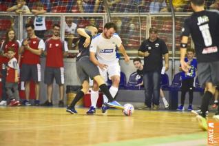 Falco, o Rei do Futsal, promoveu jogo festivo no Alcides Pan