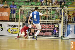 Falco, o Rei do Futsal, promoveu jogo festivo no Alcides Pan