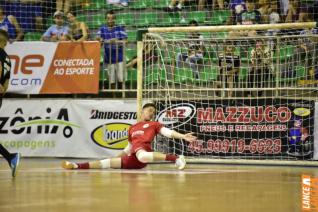 Falco, o Rei do Futsal, promoveu jogo festivo no Alcides Pan