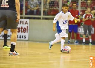 Falco, o Rei do Futsal, promoveu jogo festivo no Alcides Pan