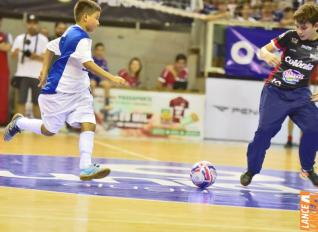 Falco, o Rei do Futsal, promoveu jogo festivo no Alcides Pan