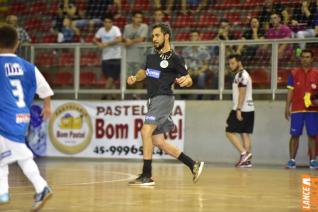 Falco, o Rei do Futsal, promoveu jogo festivo no Alcides Pan