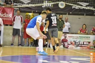 Falco, o Rei do Futsal, promoveu jogo festivo no Alcides Pan