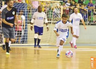 Falco, o Rei do Futsal, promoveu jogo festivo no Alcides Pan