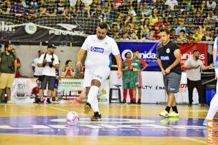 Falco, o Rei do Futsal, promoveu jogo festivo no Alcides Pan