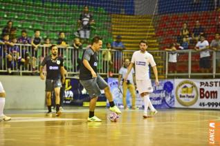 Falco, o Rei do Futsal, promoveu jogo festivo no Alcides Pan