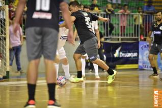 Falco, o Rei do Futsal, promoveu jogo festivo no Alcides Pan