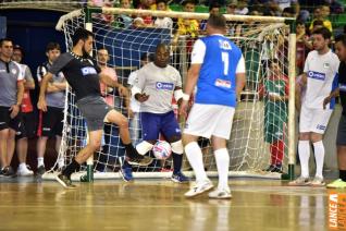 Falco, o Rei do Futsal, promoveu jogo festivo no Alcides Pan