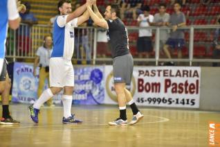 Falco, o Rei do Futsal, promoveu jogo festivo no Alcides Pan