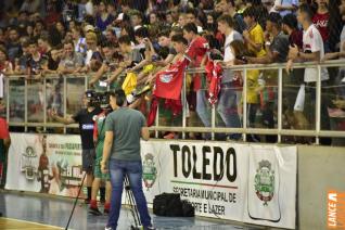 Falco, o Rei do Futsal, promoveu jogo festivo no Alcides Pan