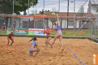 Vlei de praia ser atraes com disputas por medalhas hoje  tarde