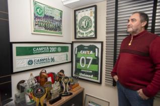 SANTO DE CASA FAZ MILAGRE - Agenor Piccinin conduz Toledo a ttulo e duas competies do cenrio nacional