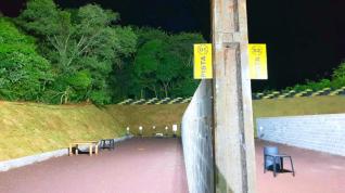 Clube de Tiro ATTOL com iluminao para treino noturno