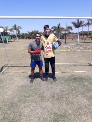 Adelcio  preparador e formador de goleiros