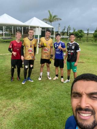 Adelcio  preparador e formador de goleiros
