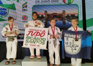 Associao Jud Ricardo Santos faz bonito e conquista medalhas na Copa Paran 2022