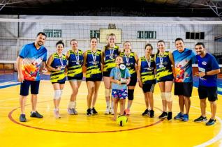Maxiluz  campe do voleibol feminino do Toledo