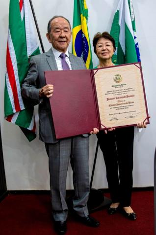 Joaquim Iwasaki recebe o Ttulo de Cidado Honorrio de Toledo