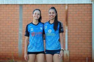 Joana e Gabrielli foram convocadas pela Seleo Paranaense de Voleibol