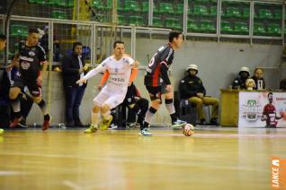 Em noite fria e sem torcida, Toledo Futsal vence por 3 a 0 Ampre no Alcides Pan