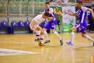 Toledo Futsal enfrenta So Jos dos Pinhais s 16h30 no Alcides Pan