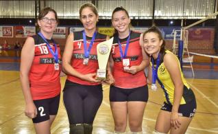 Clube das 20 / Palotina conquista o ttulo da 1 Copa de Voleibol Feminino do Toledo