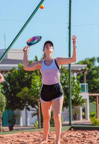 HBA Tennis tem mais opo de aula: beach tennis